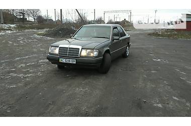 Седан Mercedes-Benz 230 Pullman 1990 в Рожище