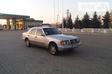 Седан Mercedes-Benz 230 Pullman 1986 в Черновцах