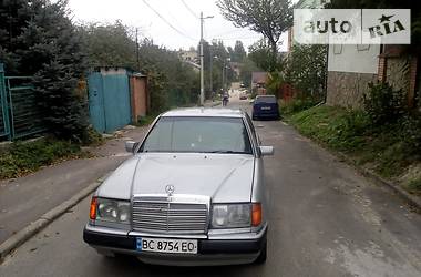 Седан Mercedes-Benz 230 Pullman 1990 в Львове