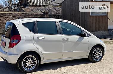 Хетчбек Mercedes-Benz A-Class 2011 в 