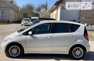 Хетчбек Mercedes-Benz A-Class 2011 в 