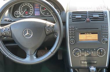 Хетчбек Mercedes-Benz A-Class 2011 в 