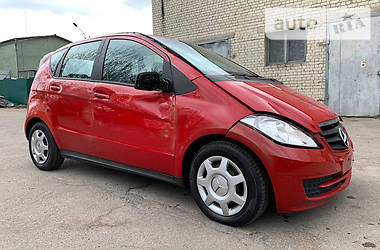 Хетчбек Mercedes-Benz A-Class 2011 в 