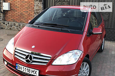 Хетчбек Mercedes-Benz A-Class 2010 в 