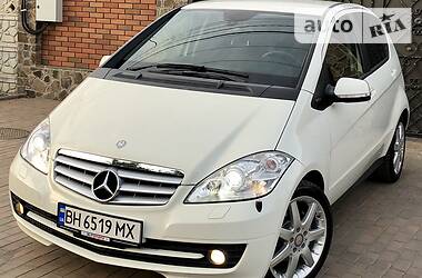 Хетчбек Mercedes-Benz A-Class 2012 в 
