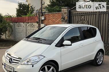 Хетчбек Mercedes-Benz A-Class 2012 в 