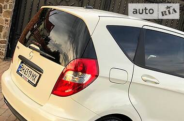 Хетчбек Mercedes-Benz A-Class 2012 в 