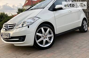 Хетчбек Mercedes-Benz A-Class 2012 в 