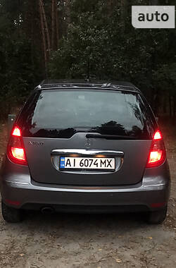 Хэтчбек Mercedes-Benz A-Class 2011 в 