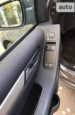 Хэтчбек Mercedes-Benz A-Class 2011 в 