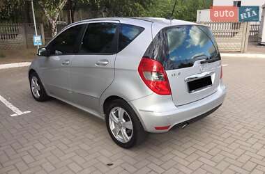Хэтчбек Mercedes-Benz A-Class 2011 в 