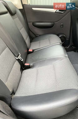 Хэтчбек Mercedes-Benz A-Class 2011 в 