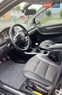 Хэтчбек Mercedes-Benz A-Class 2011 в 