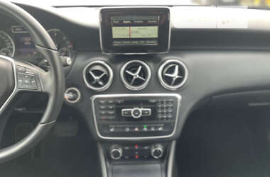 Хетчбек Mercedes-Benz A-Class 2015 в 