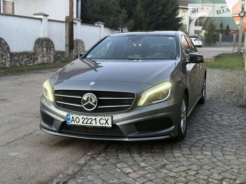 Хэтчбек Mercedes-Benz A-Class 2012 в 