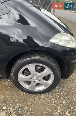 Хэтчбек Mercedes-Benz A-Class 2004 в 