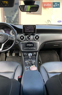 Хэтчбек Mercedes-Benz A-Class 2012 в 