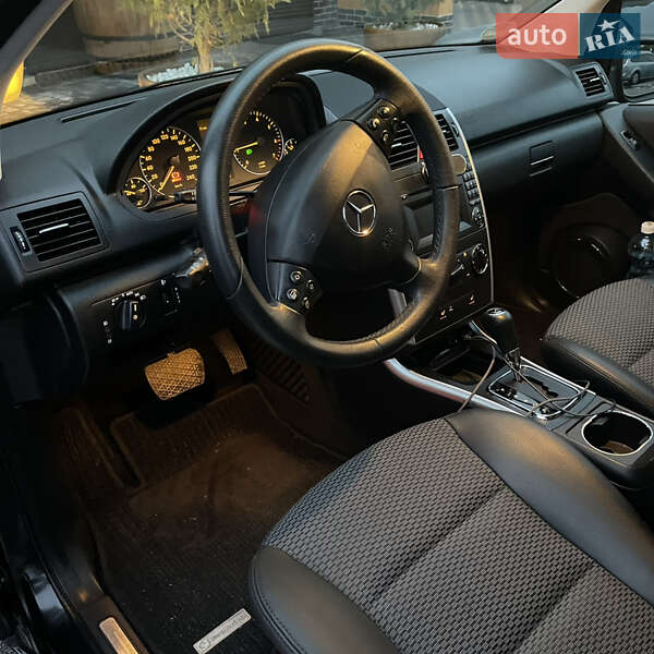 Хетчбек Mercedes-Benz A-Class 2009 в Вишневому фото 3 Хетчбек Mercedes-Benz A-Class 2009 в Вишневому