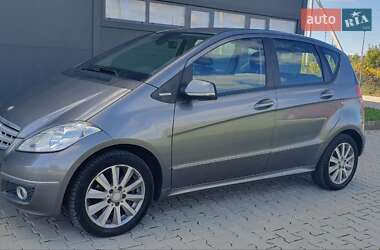 Хэтчбек Mercedes-Benz A-Class 2012 в 