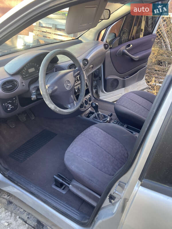Хэтчбек Mercedes-Benz A-Class 2002 в Владимире фото 12 Хэтчбек Mercedes-Benz A-Class 2002 в Владимире