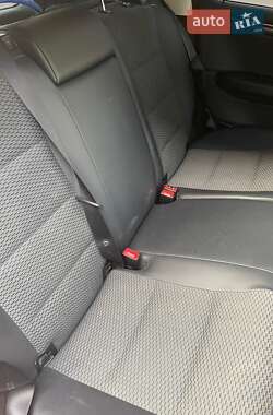 Хэтчбек Mercedes-Benz A-Class 2011 в 