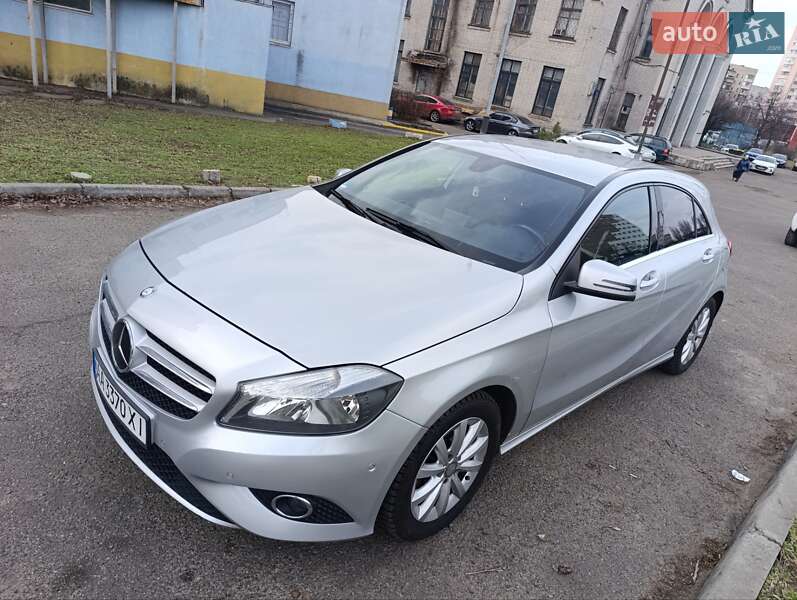 Хетчбек Mercedes-Benz A-Class 2014 в 