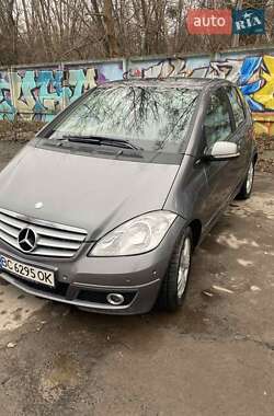 Хэтчбек Mercedes-Benz A-Class 2009 в 