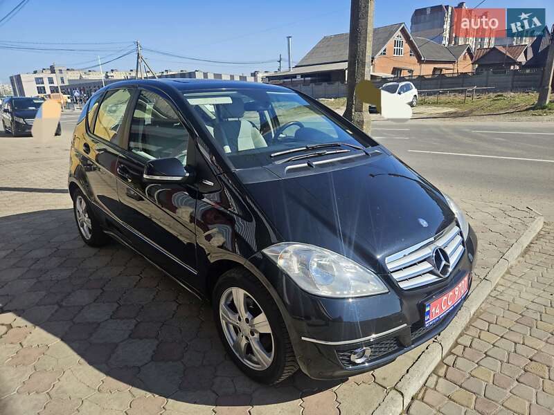 Хэтчбек Mercedes-Benz A-Class 2009 в 