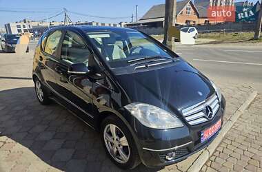 Хэтчбек Mercedes-Benz A-Class 2009 в 