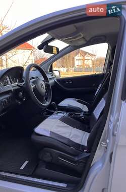Хэтчбек Mercedes-Benz A-Class 2009 в 