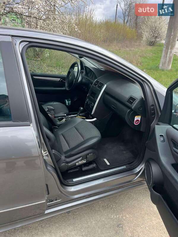 Хэтчбек Mercedes-Benz A-Class 2010 в Каменец-Подольском фото 24 Хэтчбек Mercedes-Benz A-Class 2010 в Каменец-Подольском