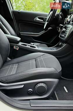 Хэтчбек Mercedes-Benz A-Class 2013 в 