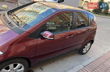 Хетчбек Mercedes-Benz A-Class 2011 в 