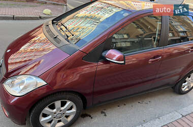 Хетчбек Mercedes-Benz A-Class 2011 в 