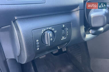 Хэтчбек Mercedes-Benz A-Class 2012 в 