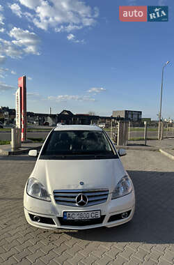 Хэтчбек Mercedes-Benz A-Class 2011 в 