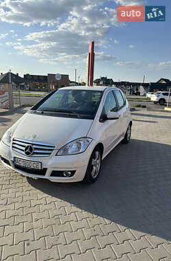 Хэтчбек Mercedes-Benz A-Class 2011 в 