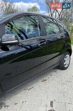 Хетчбек Mercedes-Benz A-Class 2011 в 