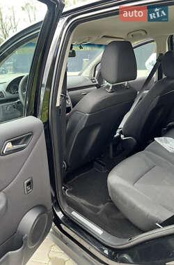 Хетчбек Mercedes-Benz A-Class 2011 в 