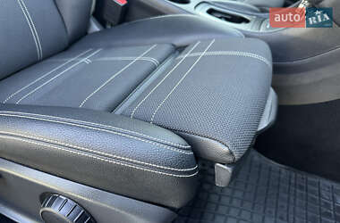 Хэтчбек Mercedes-Benz A-Class 2016 в 