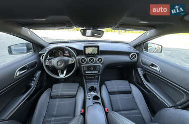Хэтчбек Mercedes-Benz A-Class 2016 в 