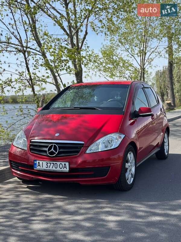 Хэтчбек Mercedes-Benz A-Class 2011 в 