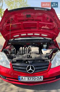 Хэтчбек Mercedes-Benz A-Class 2011 в 