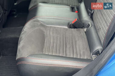 Хэтчбек Mercedes-Benz A-Class 2015 в 