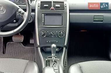 Хэтчбек Mercedes-Benz A-Class 2011 в 