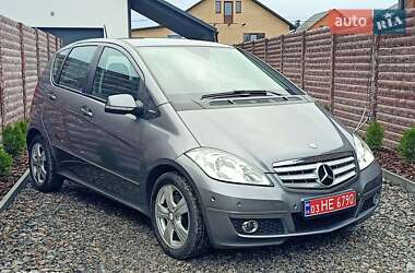 Хэтчбек Mercedes-Benz A-Class 2011 в 