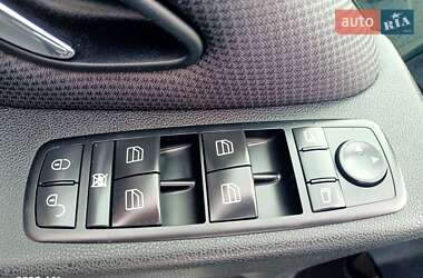 Хэтчбек Mercedes-Benz A-Class 2011 в 