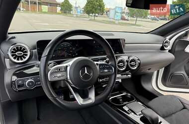 Хетчбек Mercedes-Benz A-Class 2018 в 