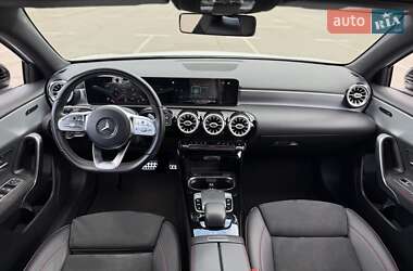 Хетчбек Mercedes-Benz A-Class 2018 в 