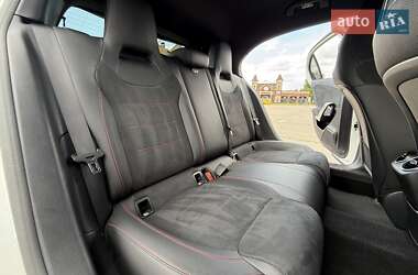 Хетчбек Mercedes-Benz A-Class 2018 в 